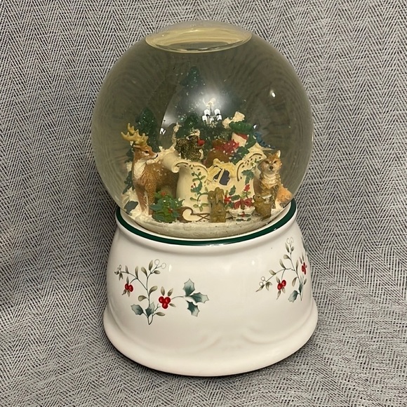 Pfaltzgraff Other - 𝅺CHRISTMAS Snow Globe - Forrest Sleigh Ride